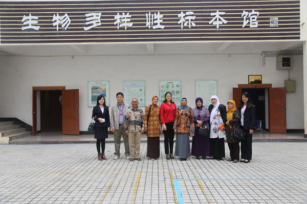 UMM访问我校生命科学学院
