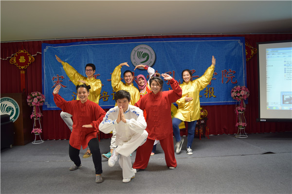 2-学员与教师合演.jpg