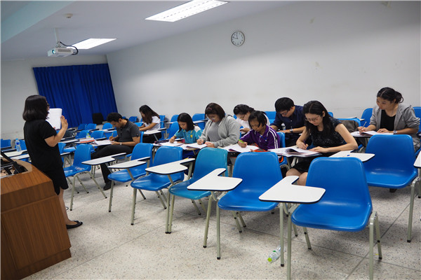 1-学员正在上课.jpg