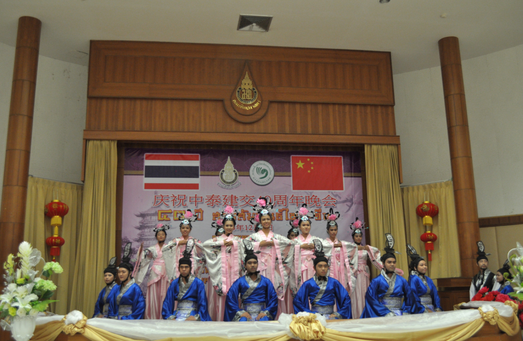 宋大中文系学生表演《礼仪之邦》