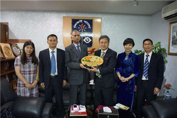 6 达卡大学校长阿列芬•西迪基教授接待我校访问团.jpg