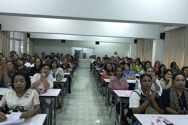 3-家长会现场.jpg