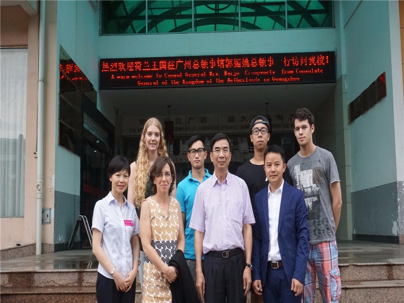 宾主双方及我校荷兰留学生代表合影留念.jpg