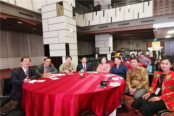 8.与会专家合影.jpg