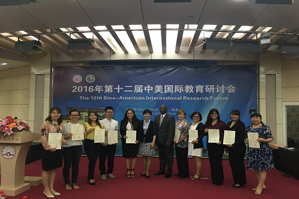 闭幕式上部分发言人合影