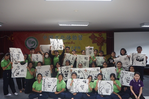 4-国画课合影.jpg