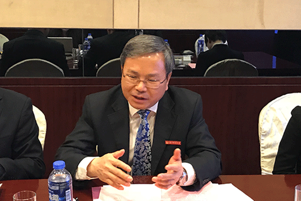 _0002_3苏桂发副校长主持会议.png