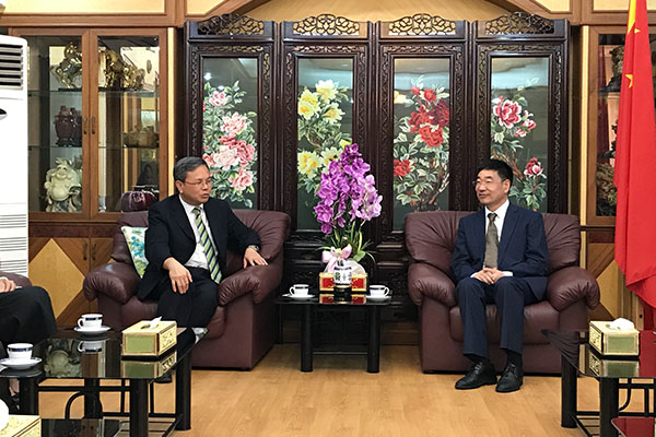 苏桂发副校长与宋卡总领事馆周海成总领事会谈.jpg