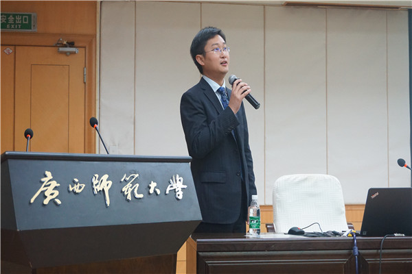 宣讲会主讲人施润和老师.jpg