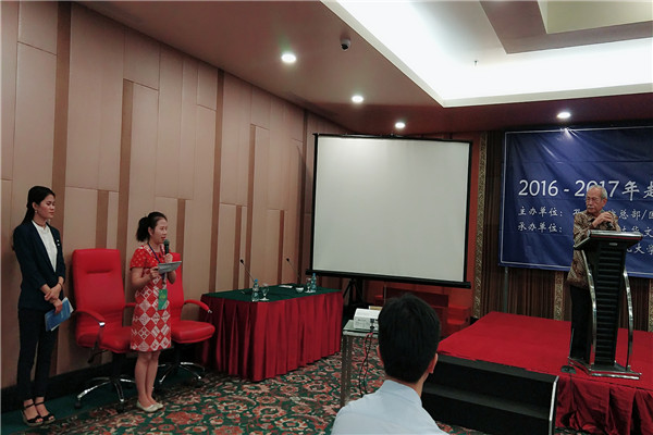 2.玛琅孔院教师现场同声传译.jpg