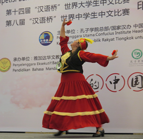 4.维吾尔族舞蹈《鲜花》