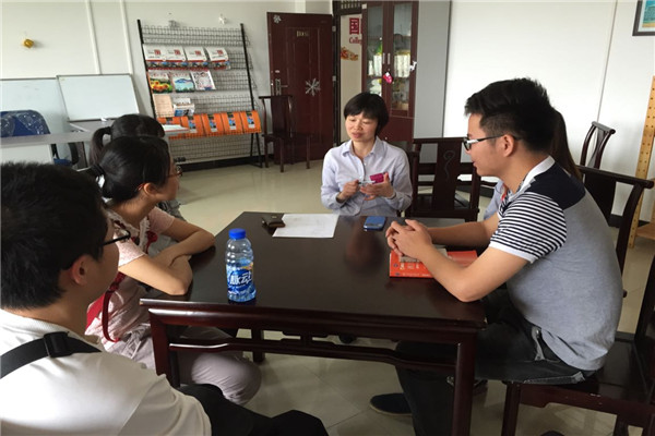 李冬梅副院长与学生代表交流
