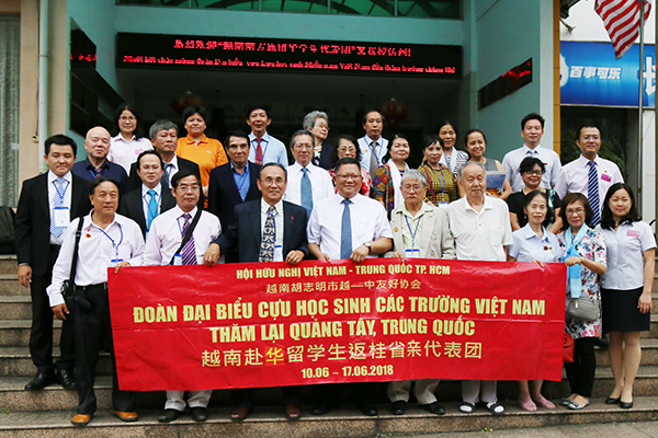 未标题-1_0000_6合影.jpg 未标题-1_0000_6合影.jpg