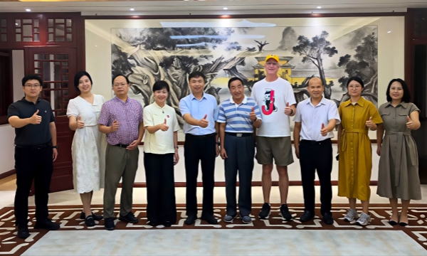 美国飞虎队历史委员会代表团到我校访问交流